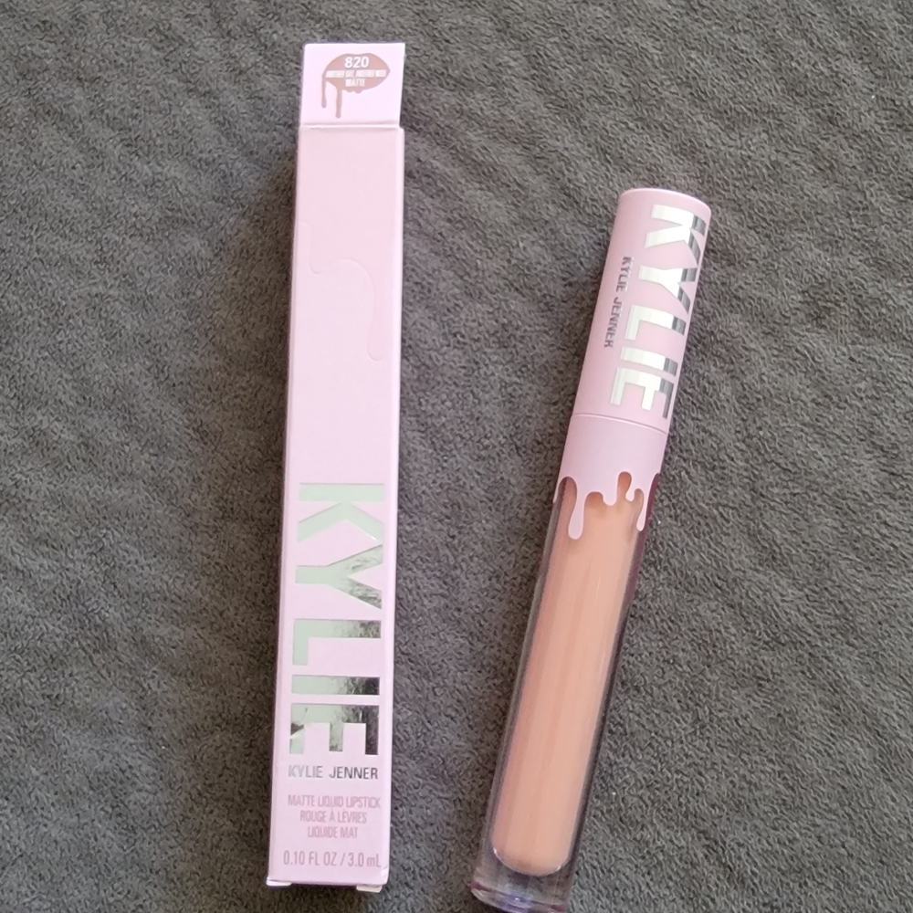 Kylie Cosmetics Matte Liquid Lipstick in Another Day Another Nude 820